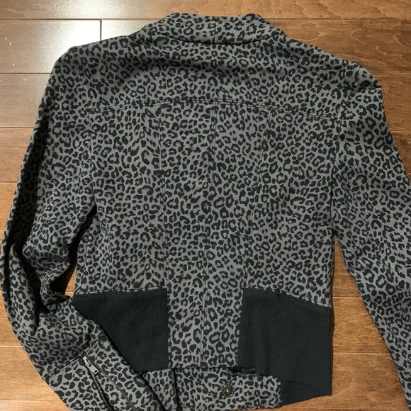 ✨FLASH SALE✨ Women’s Jacket - Picture 8 of 8